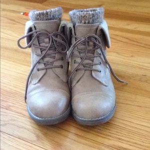 White mountain ankle boots